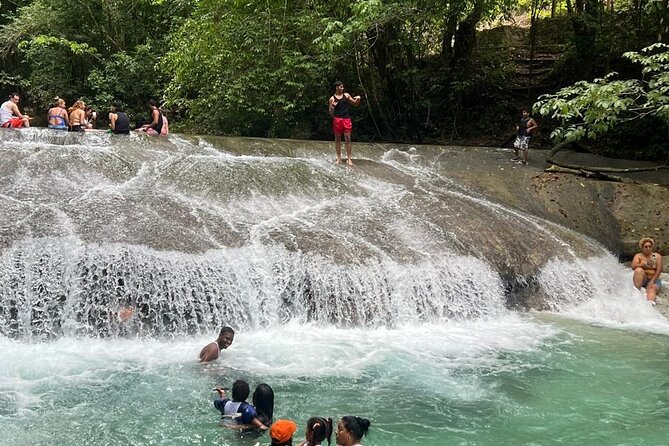 27 Pools of Damajagua Jumps and Slides in the Jungle - Getting there smoothly: 8:00 am start, pickup, and air-conditioning