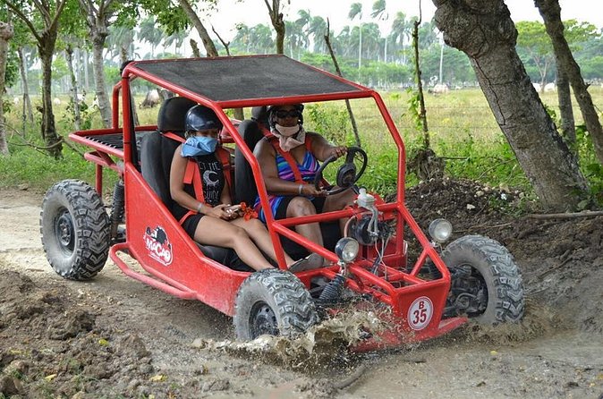 Adventure in Buggies Punta Cana - The traditional house stop: cocoa and coffee made the local way