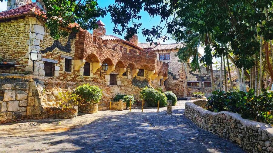 Altos de Chavón + Cueva de las Maravillas Excursion from Bavaro/Punta Cana - Price and value: why this $125 tour can still be a smart buy