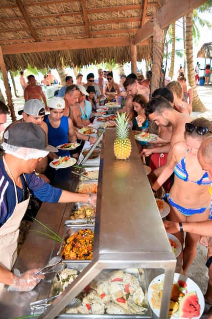 Bavaro: Saona Island Speedboat Tour with Open Bar - Snorkeling in starfish natural pools: what you should actually expect