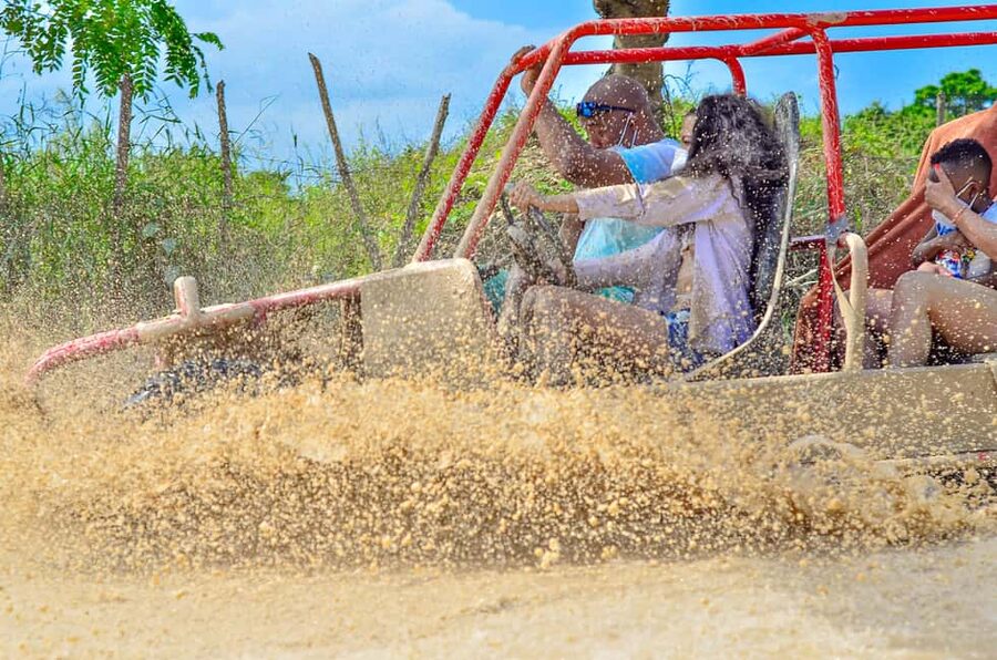 Booggy Adventure en Macao: Cuevas, Playa y Barro Extremo - Punta Cana buggy time: mud, caves, and a beach payoff