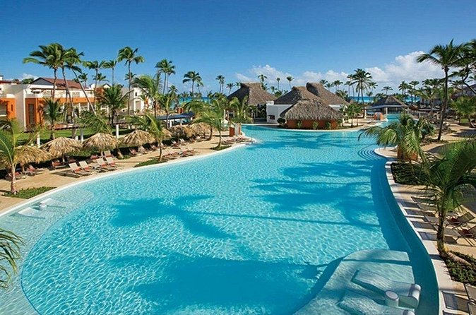 Breathless Punta Cana Resort & Spa - Round Trip Shuttle - Punta Cana Airport - Getting ready for the return: being at the lobby early