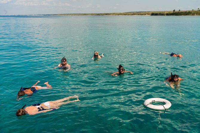 Catalina Sailing Experience in Punta Cana with Food and Drinks - Snorkeling at the Muro de Coral: Where the Guides Matter