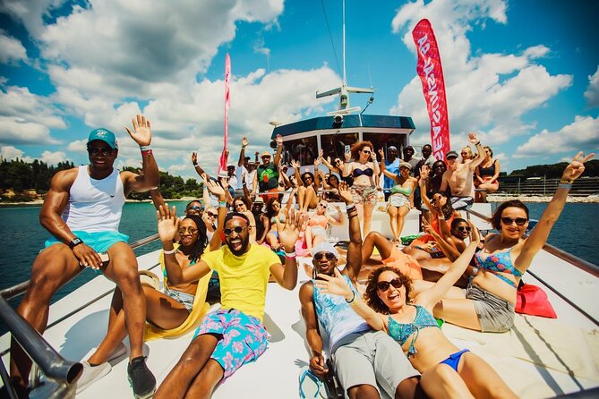 Catamaran Party in Punta Cana Includes Drink and Transportation - Group Size and Vibe: Why Up to 50 People Matters