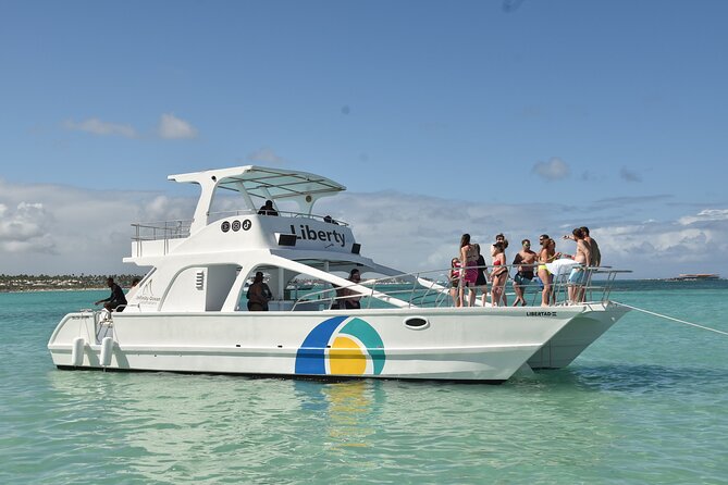 Catamaran Private Group Tour - Welcome brindis, cocktails, and beverages on the water