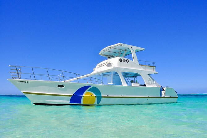 Catamaran Private Group Tour - Natural Pool stop: the water that reaches your wrist