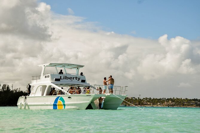 Catamaran Private Group Tour - Cruising the coastline: the 20-minute sightseeing portion