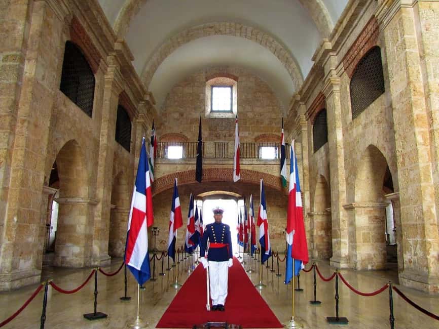 Colonial Zone: Historical Tour with a visit to the Columbus Lighthouse and Tres Ojos Park - Where you meet: Reloj del Sol vs Plaza España