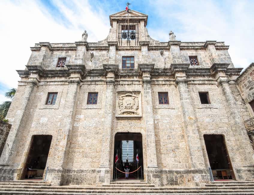 Colonial Zone: Historical Tour with a visit to the Columbus Lighthouse and Tres Ojos Park - Cathedral, fortress, and the city’s power map