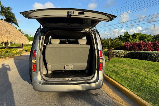 Confortable and privaste transportación from puj Airpot - Waiting time and flight tracking that protect your schedule