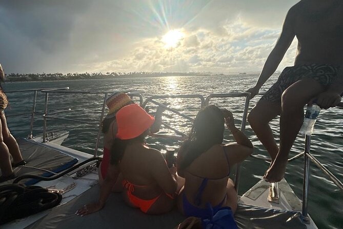 DE Hip Hop Boat Party for Adults and Free Drinks Only - Who This Tour Fits Best (and Who Might Want Something Else)