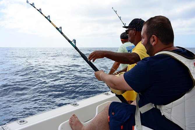 Deep Sea Fishing Tour - The guide and crew: getting help when you want it