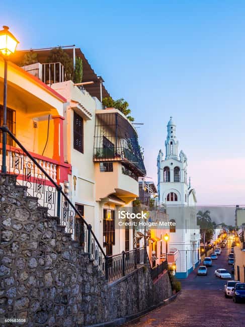 Discover Santo Domingo: A Day Trip from Punta Cana - Presidential Palace Exterior and Plaza de España: Where the City Opens Up