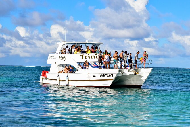 Exclusive Hip Hop Punta Cana Party Boat with Open Bar <em>Only Adult – Key Points to Know Before You Go’ /></p>
<ul>
<li><strong>Adult-only</strong> vibe with urban music and a party atmosphere at sea</li>
<li><strong>Open bar</strong> plus snacks and fresh tropical fruits included</li>
<li><strong>Playa Bibijagua</strong> stop for swimming and snorkeling in clear water</li>
<li><strong>Sand bar anchoring</strong> for dancing and mingling in waist-deep water</li>
<li><strong>Guides like Eddy and Moise</strong> get repeatedly praised for keeping things smooth and fun</li>
<li><strong>Photo moments built into the route</strong>, with professional photos available for purchase</li>
</ul>
<h2 id="punta-cana-hip-hop-partyboat-what-youre-really-signing-up-for">Punta Cana Hip-Hop Partyboat: What You’re Really Signing Up For</h2>
<p><img width="669" height="446" decoding="async" src=