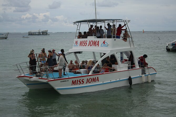 Experience for families and friends by private boat with pick-up - Miss Joma catamaran: energy on deck, and a schedule that makes sense