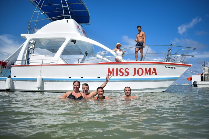 Experience for families and friends by private boat with pick-up - Food and drinks on the Miss Joma: covered, and they keep it moving