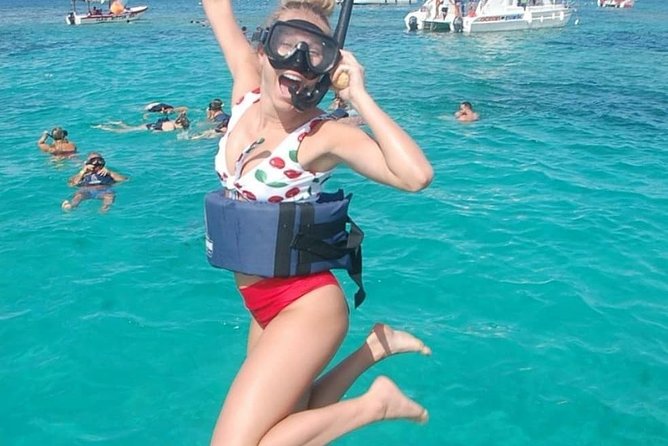 Fiesta en el Mar: Party Boat Punta Cana - Stop 3: the natural swimming pool stop and the photo moment
