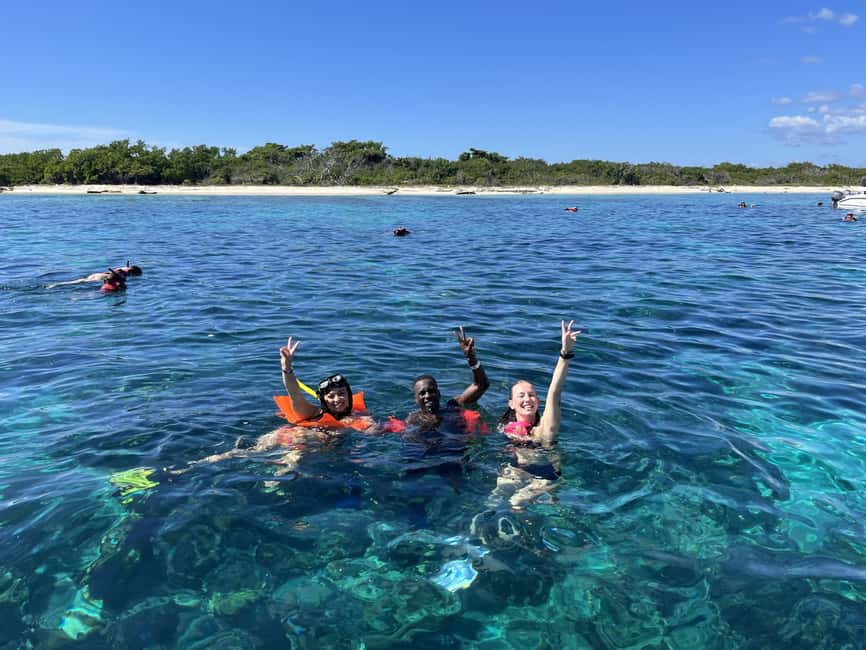 From Punta Cana: Small Group Catalina Island Snorkeling Tour - Punta Cana to Bayahibe: the van ride that sets the tone
