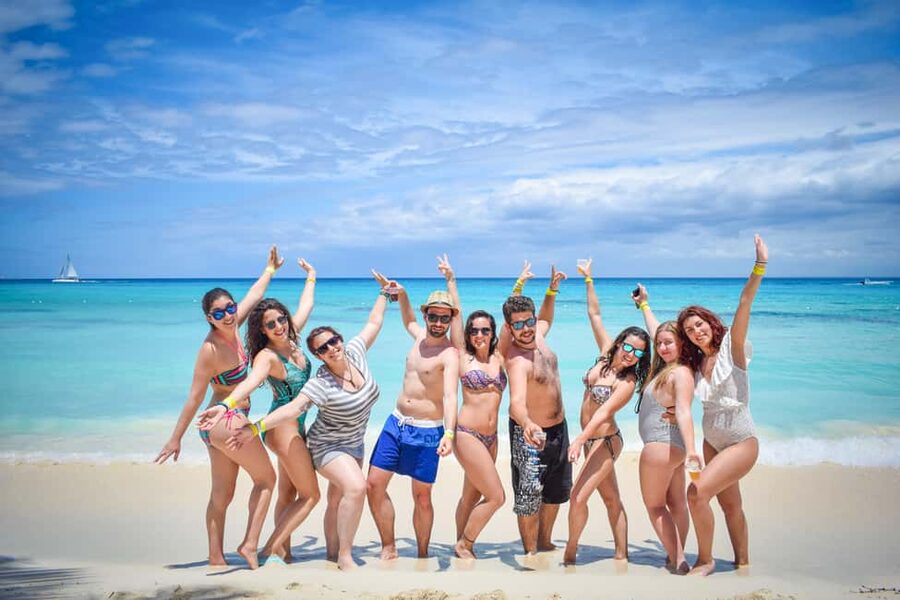 From Santo Domingo: Saona Island Day Trip w/ Lunch & Drinks - Catamaran return with animation: fun if you want energy