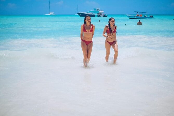 From Santo Domingo Saona Island Food And Drink Catamaran Vip - VIP label vs day-to-day reality: what to expect about groups and transfers