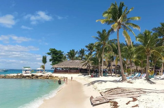 Full Day Private Tour of Bayahibe, Cotubanamá and Saona Island - Sailing toward Bayahibe: marine life and snorkeling time