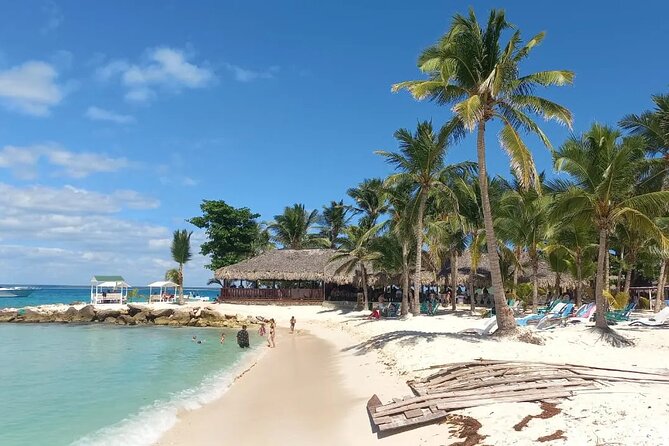 Full Day Private Tour of Bayahibe, Cotubanamá and Saona Island - Isla Saona first stop: Catuano beach lunch and open-water time