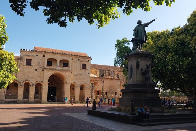 Full Day Santo Domingo Tour - Faro a Colón: Columbus, lighthouse, and mausoleum