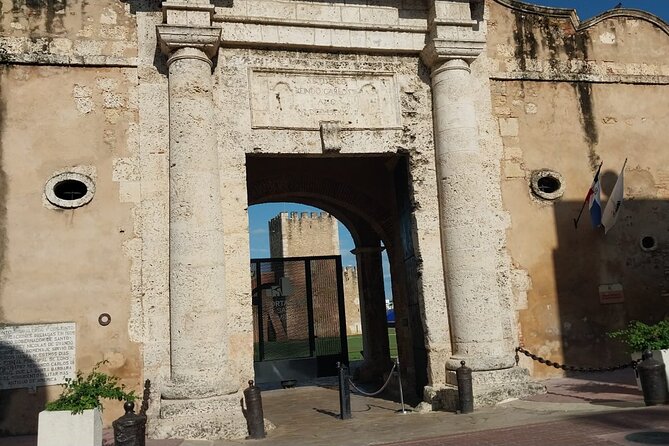 Full Day Santo Domingo Tour - Alcázar de Colón: Diego Columbus’ 16th-century residence