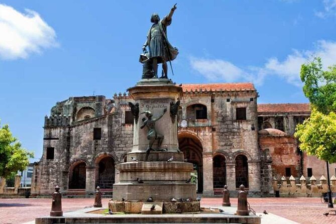 Full-day Santo Domingo Tour with Roundtrip Transfer from Airport to Hotel - Zona Colonial and Calle El Conde: Two Ways to Experience the Same Old City