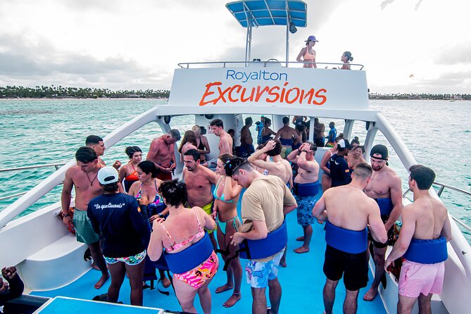 Full day tour. Buggy, lunch and Catamaran Adventure - Lunch at La Bandera: A Dominican Buffet Pause