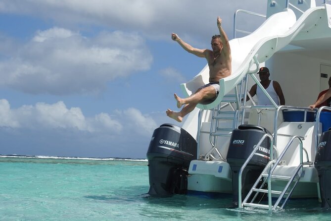 Full-Day Tour Isla Bonita Deluxe - Catamaran ride on THE OCEAN KING DELUXE: comfort plus the obvious fun