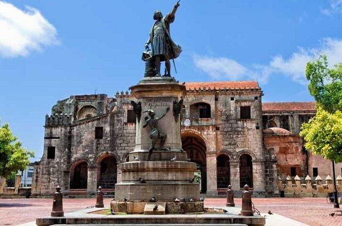 Full day tour to Santo Domingo from Punta Cana - Alcázar de Colón: Plaza de España and the Viceregal Palace
