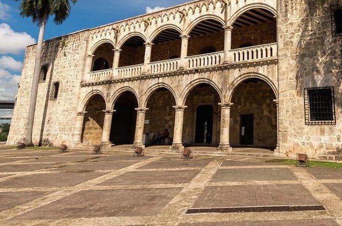 Full day tour to Santo Domingo from Punta Cana - Calle El Conde: where street history becomes your map