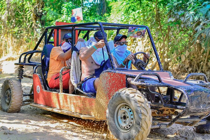 Grupo Pequeño en Buggy’s o ATV por el lodo en Punta Cana - Hoyo Claro cave: swim time, crystal-clear water, and a bar