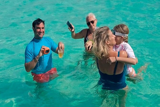 Guided Saona Island Tour in Punta Cana - Food and drinks: buffet lunch with local comfort