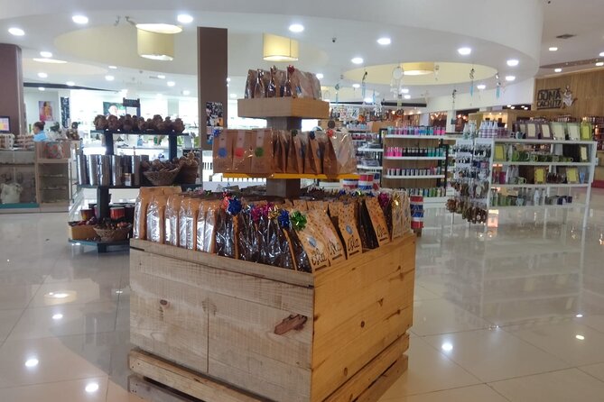 Guided Shopping Tour - Rum tasting, chocolate factory, Cigar factory - Timing and expectations: where people get tripped up