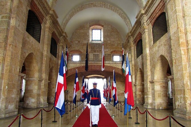 Half Day Excursion Colonial Zone Lighthouse to Colón and Tres Ojos from Santo Domingo - Columbus Lighthouse (Faro a Colón): A Cross-Shaped Monument With Real Presence