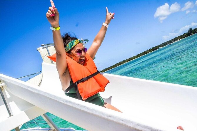 Half-day Private Catamaran Trip with Snorkeling - The natural pool stop and the floating bar moment