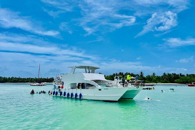 Hip-Hop Party Boat with Dj Live Adults Only and Unlimited Drinks - The Crew and DJ Energy: Why People Come Back