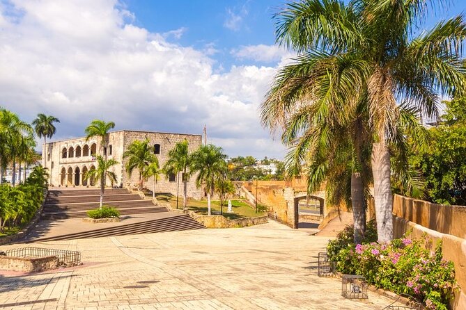 Historical Tour of Santo Domingo and 3 eyes Caves with Lunch - Amber World Museum: what amber means beyond the souvenir aisle