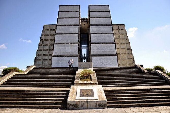Historical Tour of Santo Domingo and 3 eyes Caves with Lunch - Lunch in a typical Dominican spot: the best time to slow down