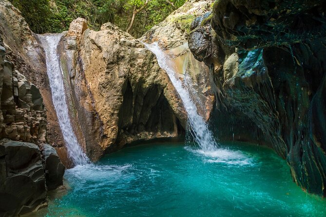 Hotels - Airbnb & villas pick up - WATERFALLS OF DAMAJAGUA - Key Points at a Glance