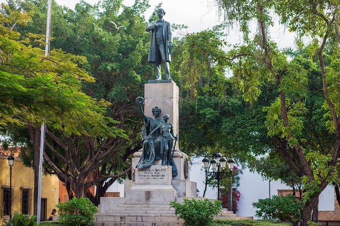Iconic Highlights and historical Tour in Santo Domingo - From caves to colonial stone: how this 10-hour plan feels