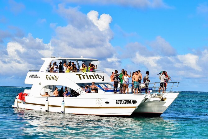 Infinity party boat in Punta Cana - The open bar and music: what you’re really buying