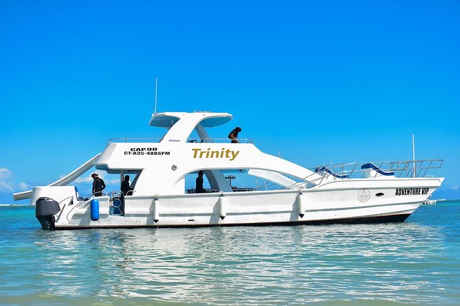 Infinity party boat in Punta Cana - Safety and comfort on a shared catamaran (seat belts included)