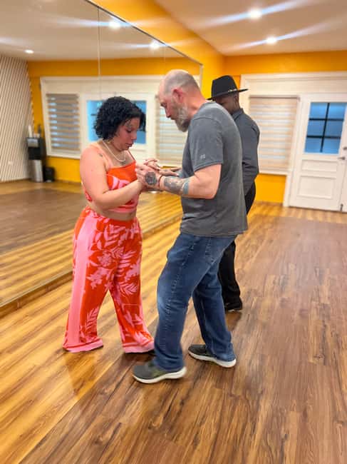 Learn to dance Bachata like a pro in Punta Cana - Meet and greet to first steps: how the class kicks off