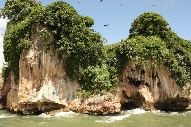 Los Haitises National Park, Montaña Redonda & Bacardi Island - The Big Water Moment: coach to Puerto Rusia, speedboat to Paradise Island