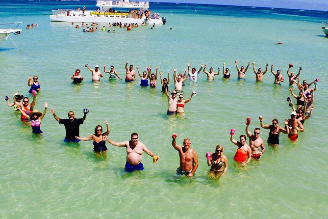Party Boat Cruise from Punta Cana - The floating bar and natural pool drinks: where the party turns up
