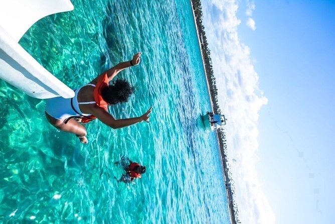 Party boat in Catamaran with Open Bar adults only - The catamaran cruise rhythm: cruise, snorkel, party, repeat