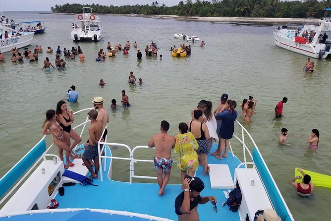 PARTY BOAT Punta Cana - Bavaro get-down beach stops and the natural pool moment